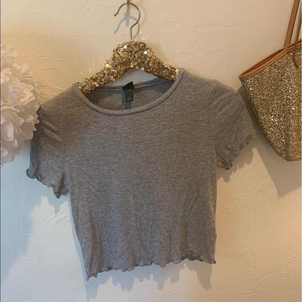 cropped gray tee